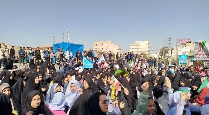 دانش‌آموزان در روز ملی مبارزه با استکبار جهانی، اتحاد و همبستگی خود را به نمایش گذاشتند