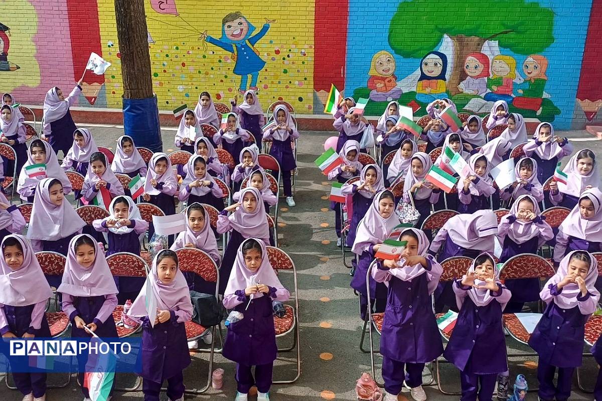 جشن شکوفه ها در دبستان هیات امنایی آزاده ناحیه دو شهرری