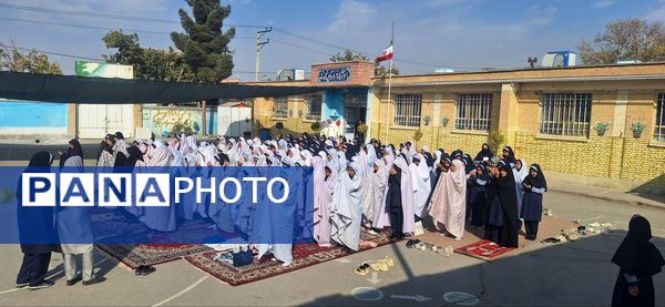 اقامه نماز باران  در دبستان ناهید نخودی 