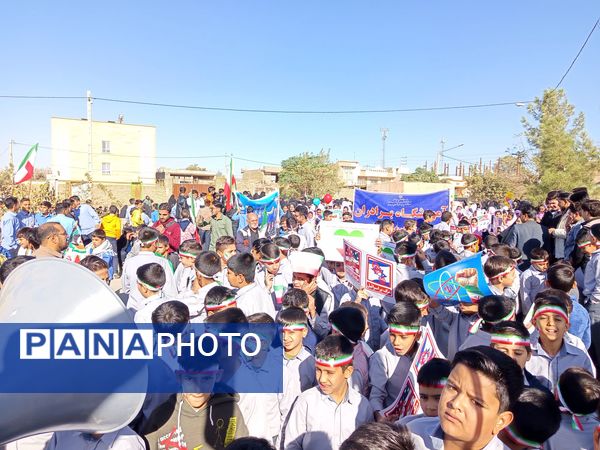 قدم‌های کوچک، ایمان‌های بزرگ؛ حضور باشکوه دانش‌آموزان دبستان برادران ابراهیمی‌نیا در ۱۳ آبان