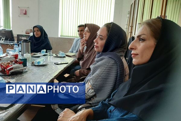 جلسه انجمن اولیا و هیات امنا در مدرسه پویش ناحیه ۳ شیراز