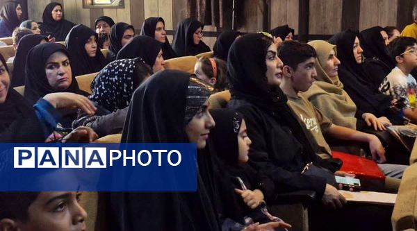  اولین نمایشگاه آثار هنری با موضوع عفاف و حجاب در کانون ملائک شهرستان قرچک