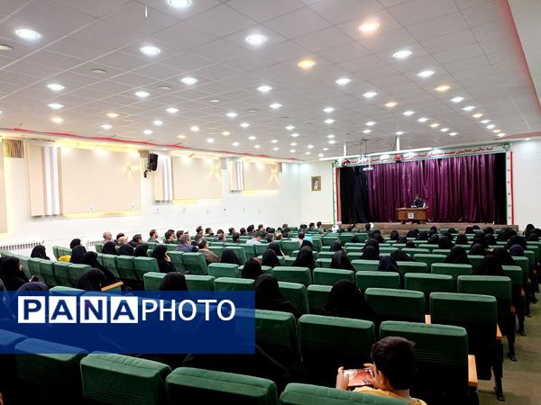 جلسه جهاد تبیین با موضوع بررسی مسائل سیاسی ایران و جهان در کاشمر