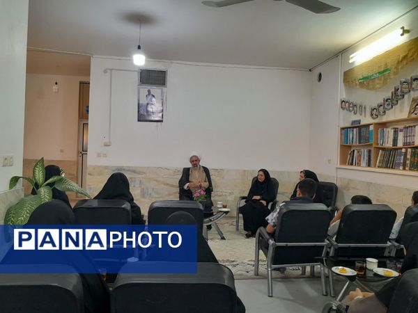 دیدار صمیمانه امامجمعه مروست با خبرنگاران پانا