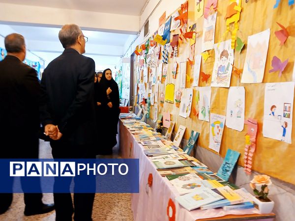 آیین نواختن زنگ کتاب و کتابخوانی در دبستان تربیت