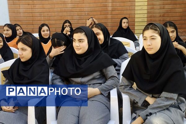 برگزاری المپیاد ورزشی دورن‌مدرسه‌ای در مدرسه حضرت خدیجه(س)بهارستان‌دو