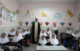 تقدیر ویژه از دانش‌آموز نمازگزار پایه چهارم ابتدایی