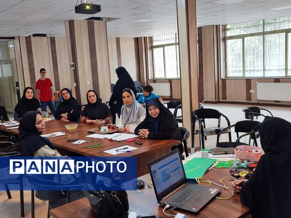 برگزاری دوره ۵۰ ساعته کارآفرینی با رویکرد KAB در پژوهش‌سرای خوارزمی