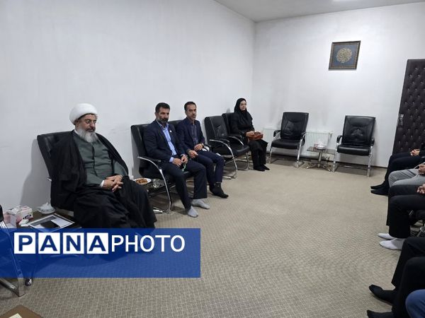  دیدار رئیس شبکه بهداشت و درمان شهرستان ساوجبلاغ با امام جمعه