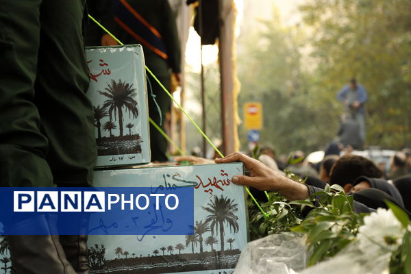 وداع باشکوه مردم با شهدای گمنام در قلب پایتخت