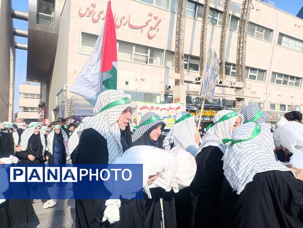 ۱۳ آبان، فریاد شهامت دانش آموزان در مسیر استقلال طلبی و استکبار ستیزی 