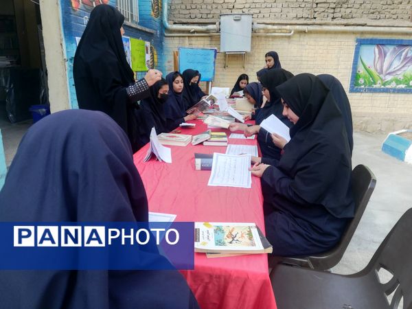 بزرگداشت هفته کتاب خوانی در نیشابور