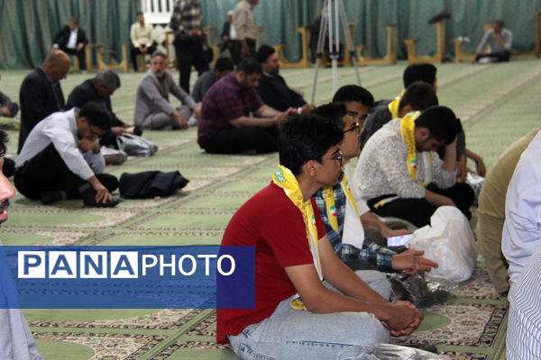 نماز جمعه شهرکرد با عطر حضور معلمان