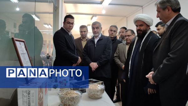 بازدید نائب رئیس مجلس شورای اسلامی از نمایشگاه تولیدات و محصولات صنعتی و صنایع دستی شهرستان کاشمر