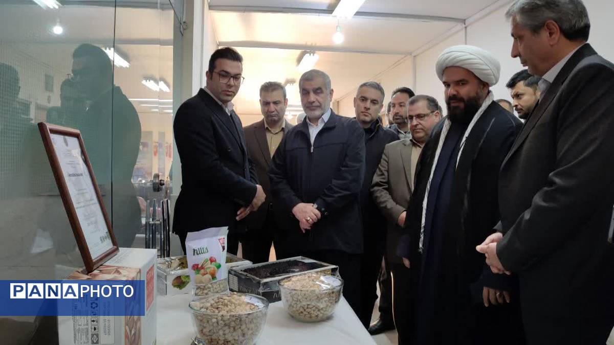 بازدید نائب رئیس مجلس شورای اسلامی از نمایشگاه تولیدات و محصولات صنعتی و صنایع دستی شهرستان کاشمر