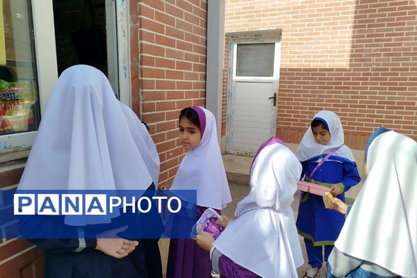 برگزاری جشن شکوفه ها در دبستان حضرت مریم ناحیه یک شهرری