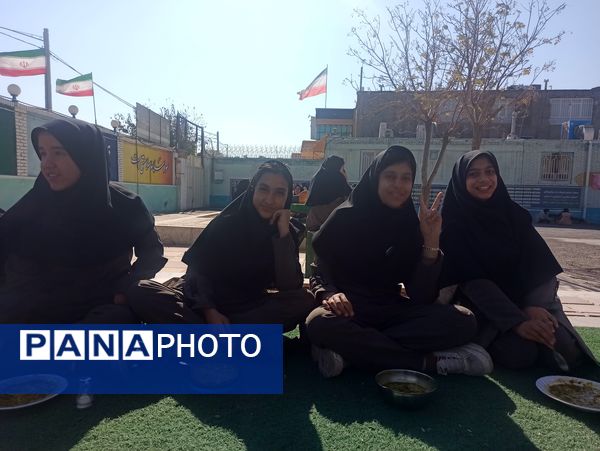 پذیرایی از دانش آموزان دبیرستان نمونه اندیشه با صبحانه گرم 