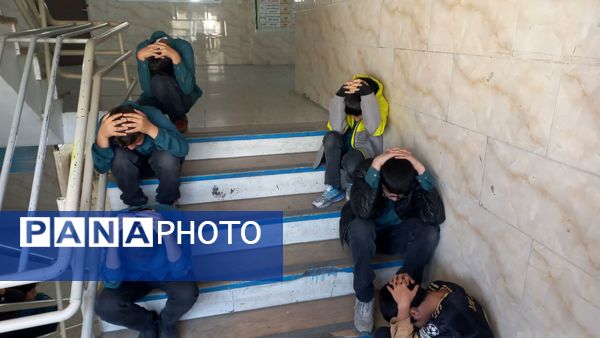 مانور سراسری زلزله همزمان با سراسر کشور در دبیرستان شاهد شهید آخوندی‌ها ناحیه یک کرج 