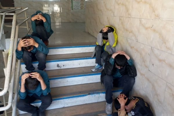 مانور سراسری زلزله همزمان با سراسر کشور در دبیرستان شاهد شهید آخوندی‌ها ناحیه یک کرج 