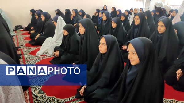محفل نماز جماعت در دبیرستان شاهد تکتم