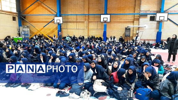 جشن ولادت حضرت زهرا(س) و روز مادر در مدرسه شاهد «عصمت» ناحیه ۳ کرج 