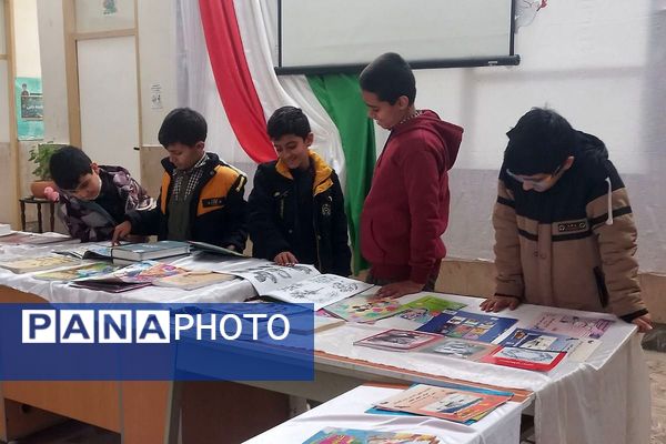 انس باکتاب و کتاب‌خوانی مدرسه باقرالعلوم شهرستان فیروزکوه