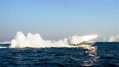 شلیک همزمان موشک‌های بالستیک و کروز سپاه در رزمایش اقتدار