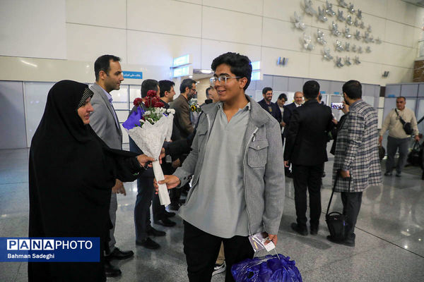 مراسم استقبال بازگشت اولین کاروان عمره گذار دانش آموزان پسر