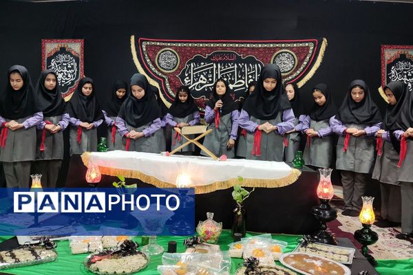 طنین نوای عشق و عزا؛ مراسم عزاداری دهه دوم فاطمیه در مدارس بهارستان‌دو
