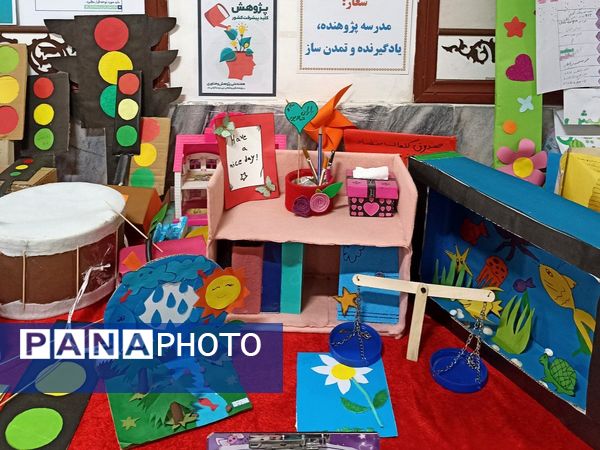 نمایشگاه دستاوردهای علمی و پژوهشی دبستان نرجس یک و دو 
