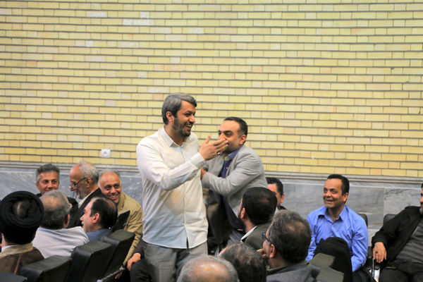 نشست صمیمی‌ دانش‌آموختگان دبیرستان امام رضا(ع) قم در هیات خادم الرضا(ع)