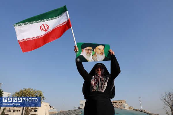 تجمع مردمی بشارت فتح در میدان انقلاب