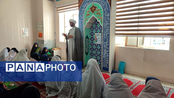 محفل نماز جماعت در دبیرستان شاهد تکتم