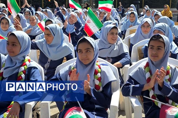 جشن عاطفه‌ها؛ لبریز از مهربانی در دبستان دخترانه قدر بهارستان ۲