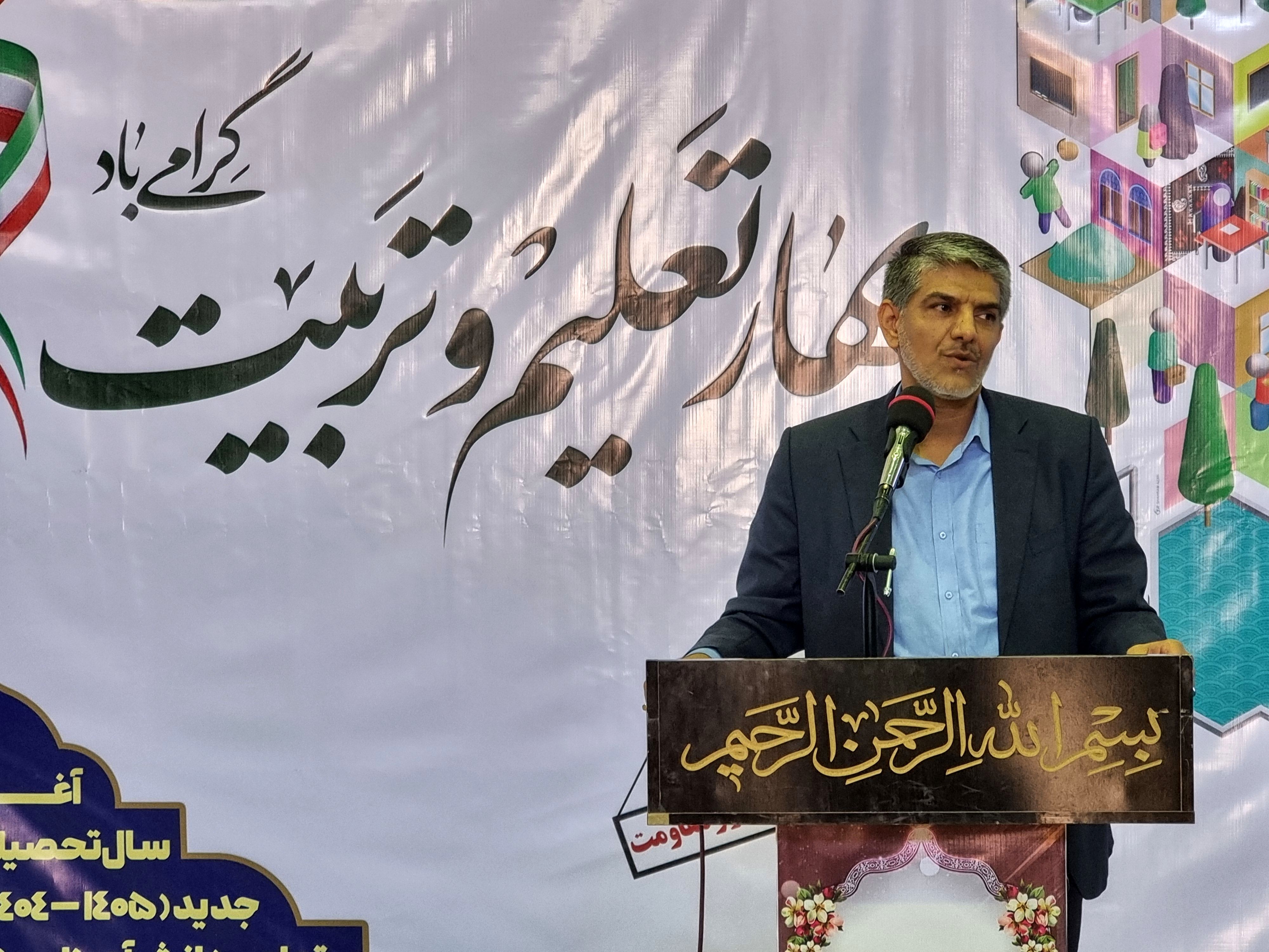 اقتدار و عزت امروز ایران در نگاه جهانیان مشهود است/ دانش‌آموزان و معلمان این مسیر را با قدرت ادامه دهند