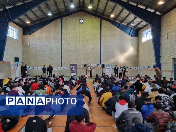 صبحگاه مشترک بسیج دانش‌آموزی و دانش‌آموزان دبیرستان نمونه دولتی پژوهش