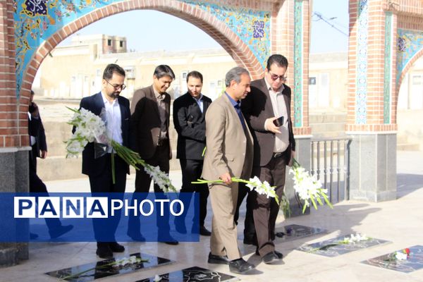 حضور معاون پرورشی و فرهنگی وزیر آموزش و پرورش در گلزار شهدای بجنورد