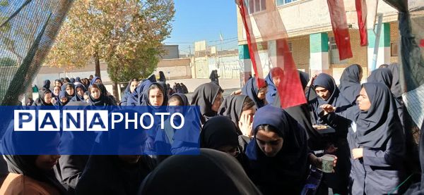 وداع دانش‌آموزان هنرستان الزهرا با پیکر مطهر شهید گمنام