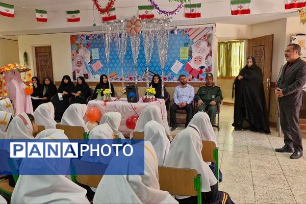 مزین کردن کلاس مدارس به نام شهدا با حضور مدیر آموزش و پرورش ناحیه دو شهرری 