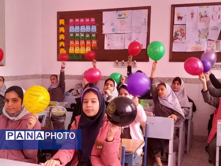 شادی کودکانه و معنویت دینی در لیلة‌الرغائب دبستان  شهید نجفی فدافن 