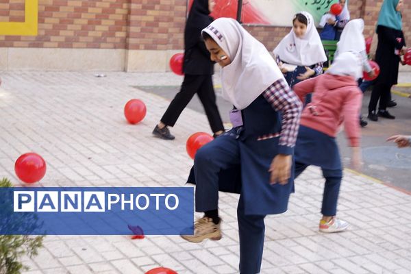 جشن روز دانش‌آموز در مدرسه شهدای پانزده خرداد قرچک