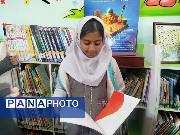 بازدید دانش‌آموزان دبستان شهید نجفی فدافن از کتابخانه فدک