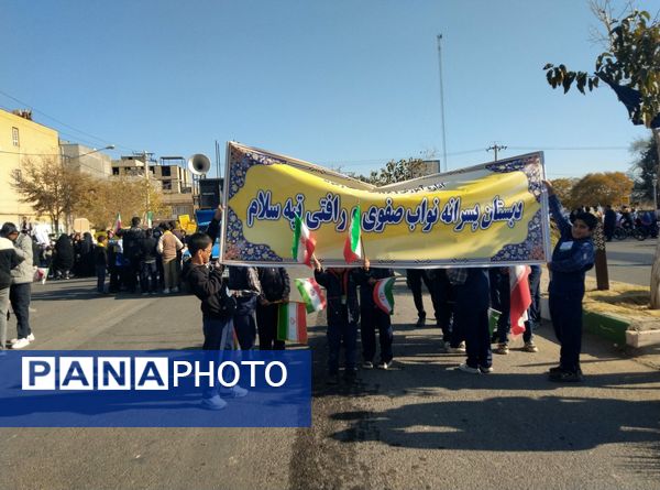 حضور دانش آموزان و آحاد مردم شریف منطقه رضویه در راهپیمایی 13آبان