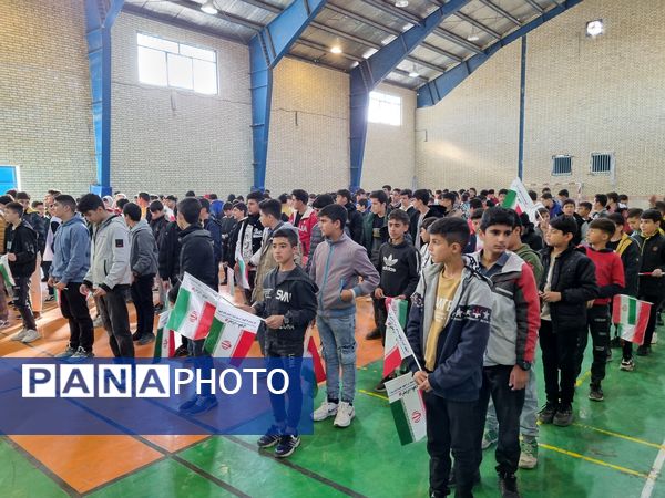 صبحگاه مشترک بسیج دانش‌آموزی و دانش‌آموزان دبیرستان نمونه دولتی پژوهش