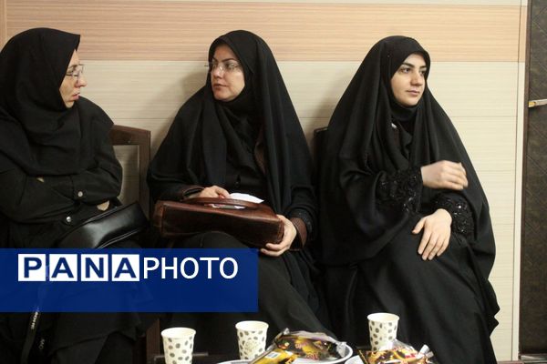 رونمایی و گردهمایی توجیهی و تبیینی بسته محصولات مدرسه‌ای ایرانمون در آذربایجان شرقی