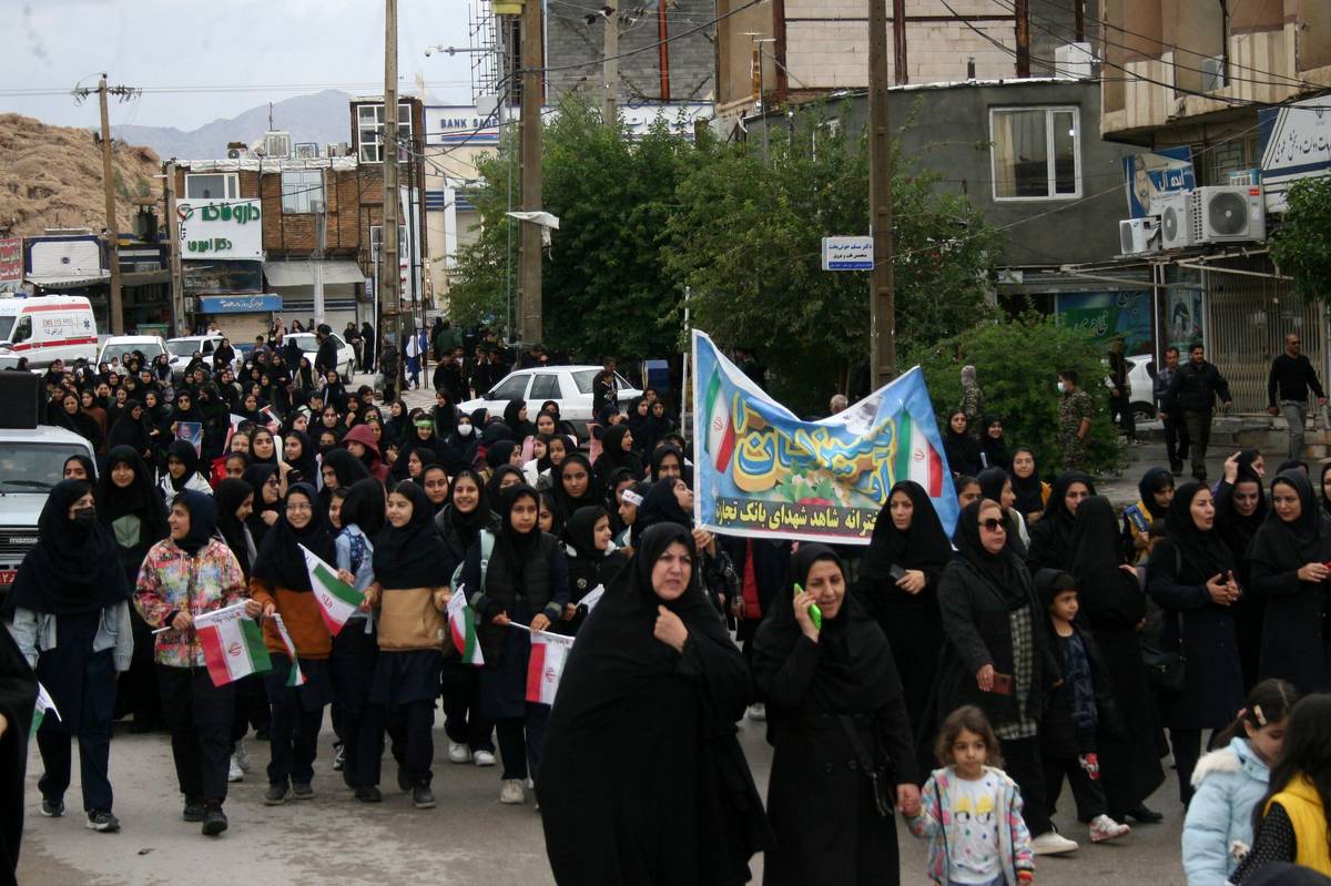 راهپیمایی ۱۳ آبان در شهرستان سرپل ذهاب 