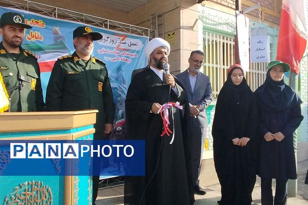 نواختن زنگ استکبارستیزی در دبیرستان ریحانه النبی باقرشهر 