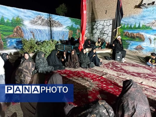 مراسم عزاداری ماه صفر در روستای نقاب در هنگام قطع برق