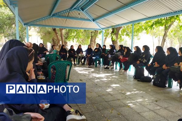 حضور دانش‌آموزان ناحیه یک شهرکرد و لاران در اردوی «طرح تمشک» 