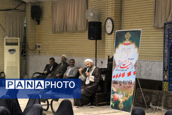 اعزام نخستین گروه از دختران دانش‌آموز ناحیه یک قم به اردوی راهیان نور